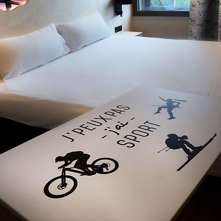 Ibis Styles Clermont-Ferrand Aeroport Hotel Екстериор снимка