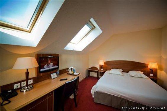Ibis Styles Clermont-Ferrand Aeroport Hotel Стая снимка