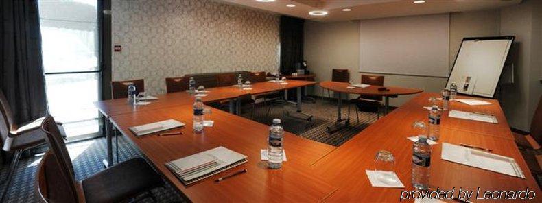 Ibis Styles Clermont-Ferrand Aeroport Hotel Бизнес снимка