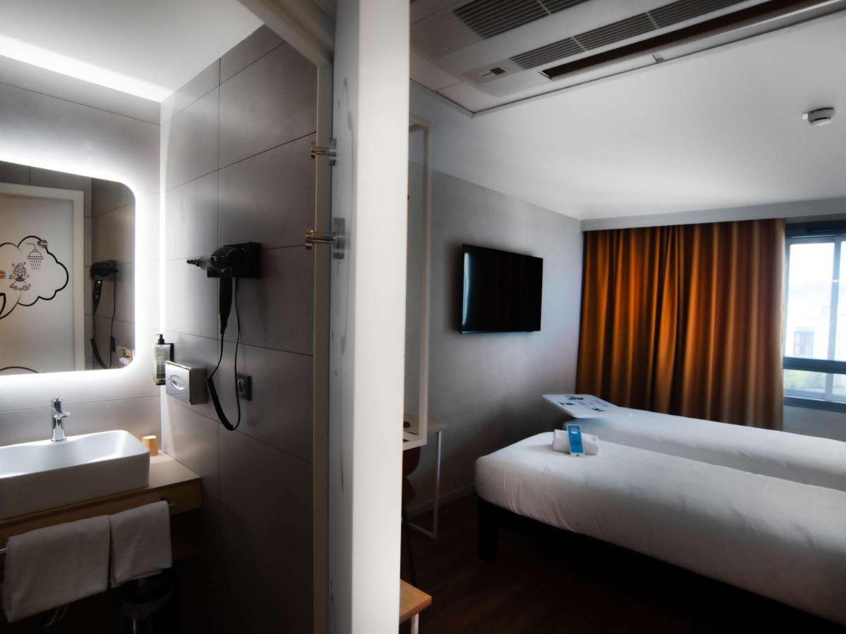 Ibis Styles Clermont-Ferrand Aeroport Hotel Екстериор снимка