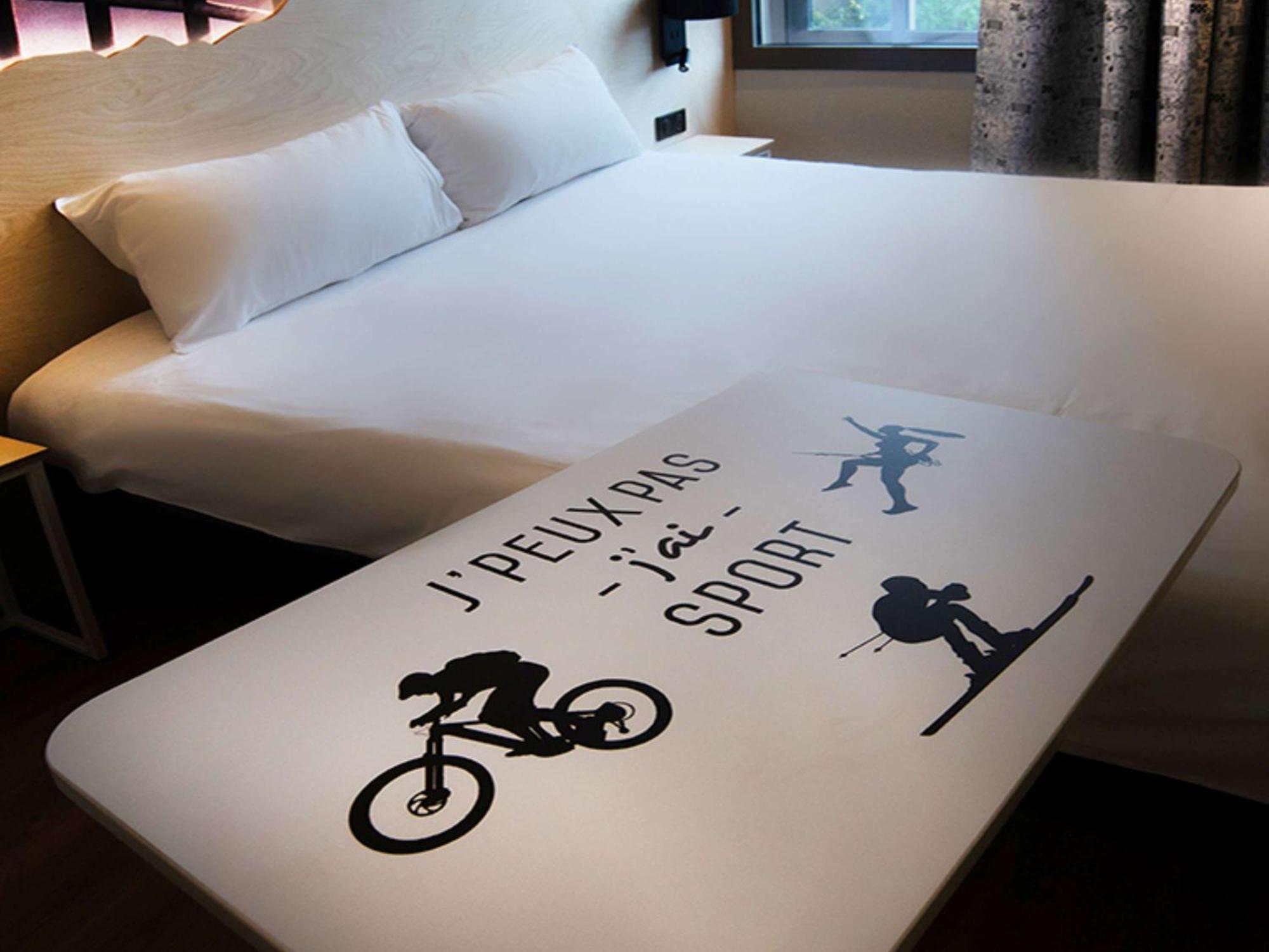 Ibis Styles Clermont-Ferrand Aeroport Hotel Екстериор снимка