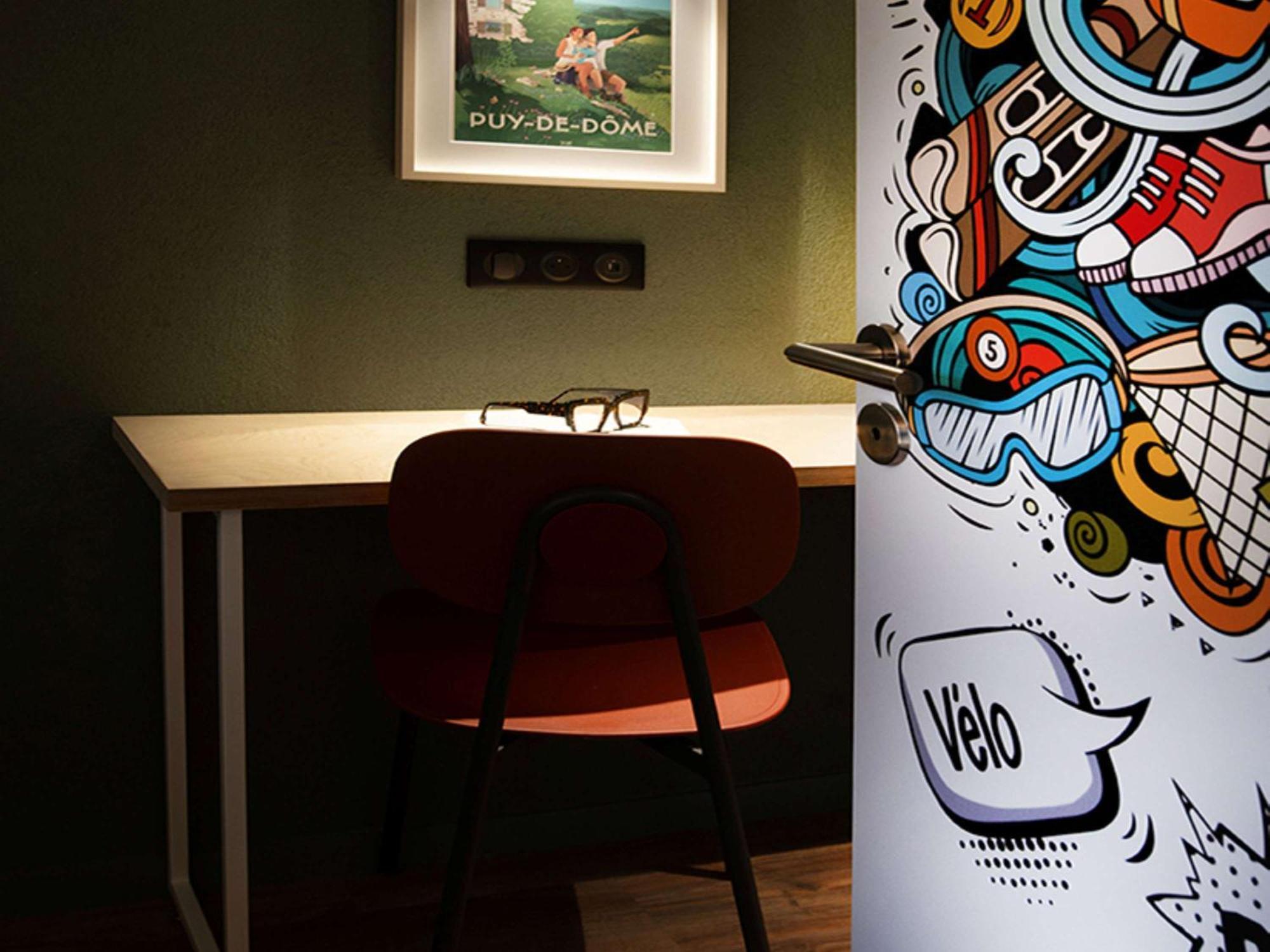 Ibis Styles Clermont-Ferrand Aeroport Hotel Екстериор снимка