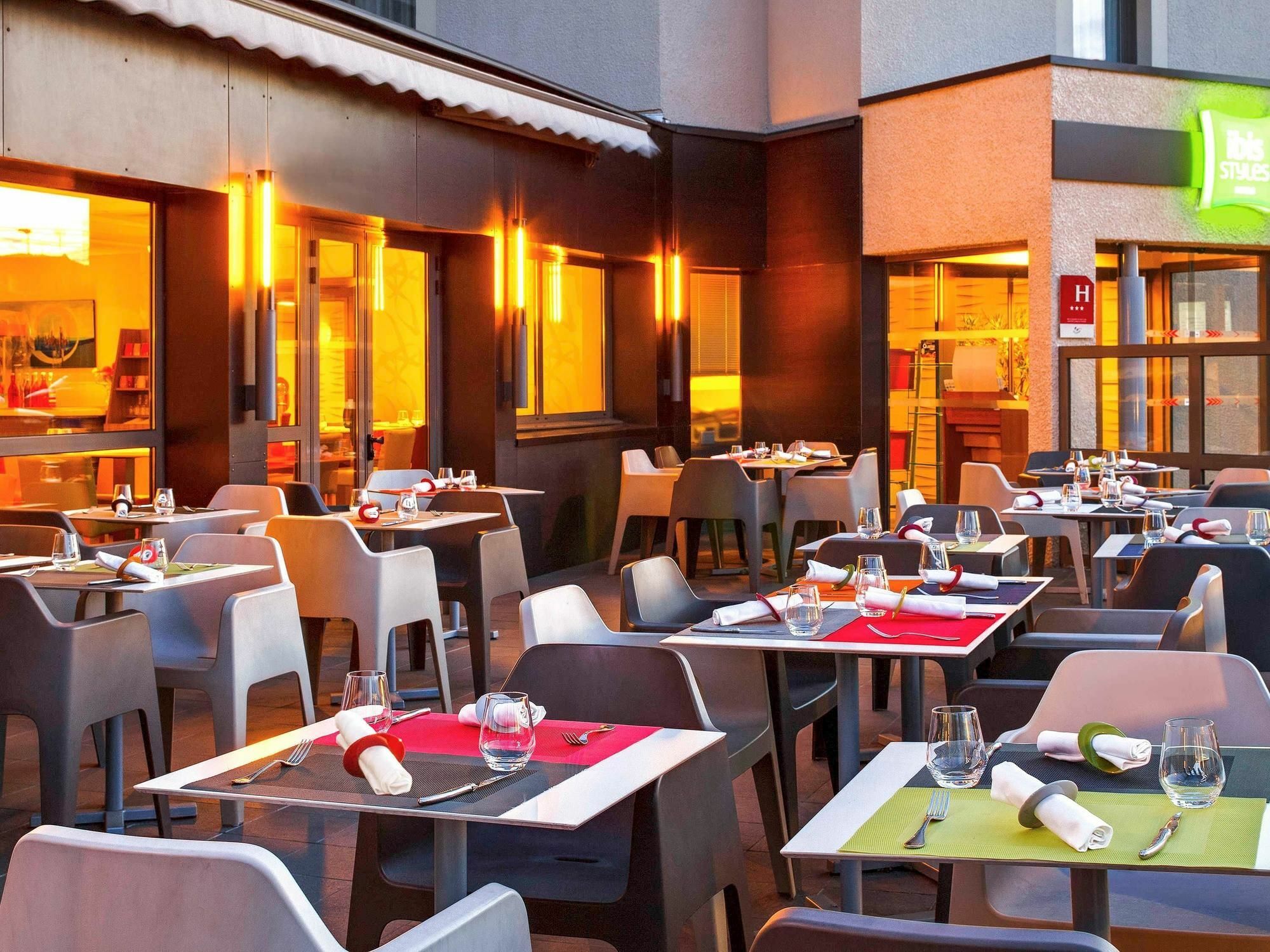 Ibis Styles Clermont-Ferrand Aeroport Hotel Екстериор снимка