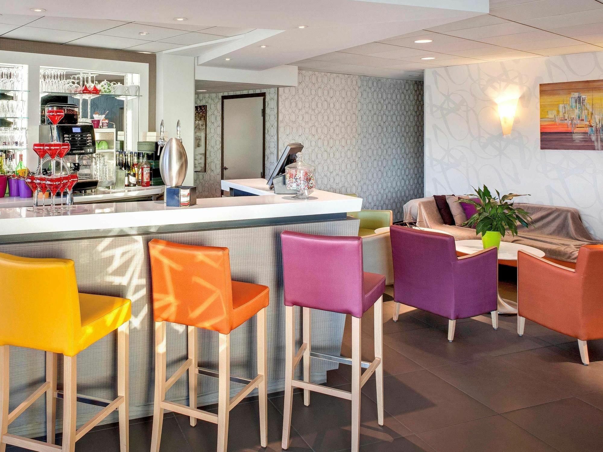 Ibis Styles Clermont-Ferrand Aeroport Hotel Екстериор снимка